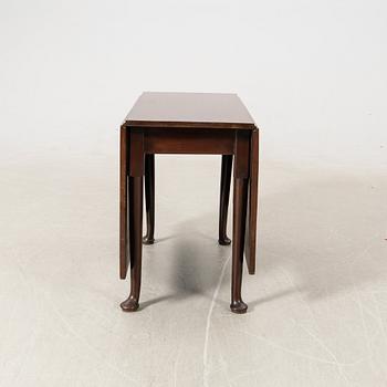Drop-leaf table England 18th/19th century.
