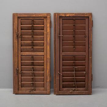 FÖNSTERLUCKOR, ett par, troligen Frankrike, 1900-tal.
