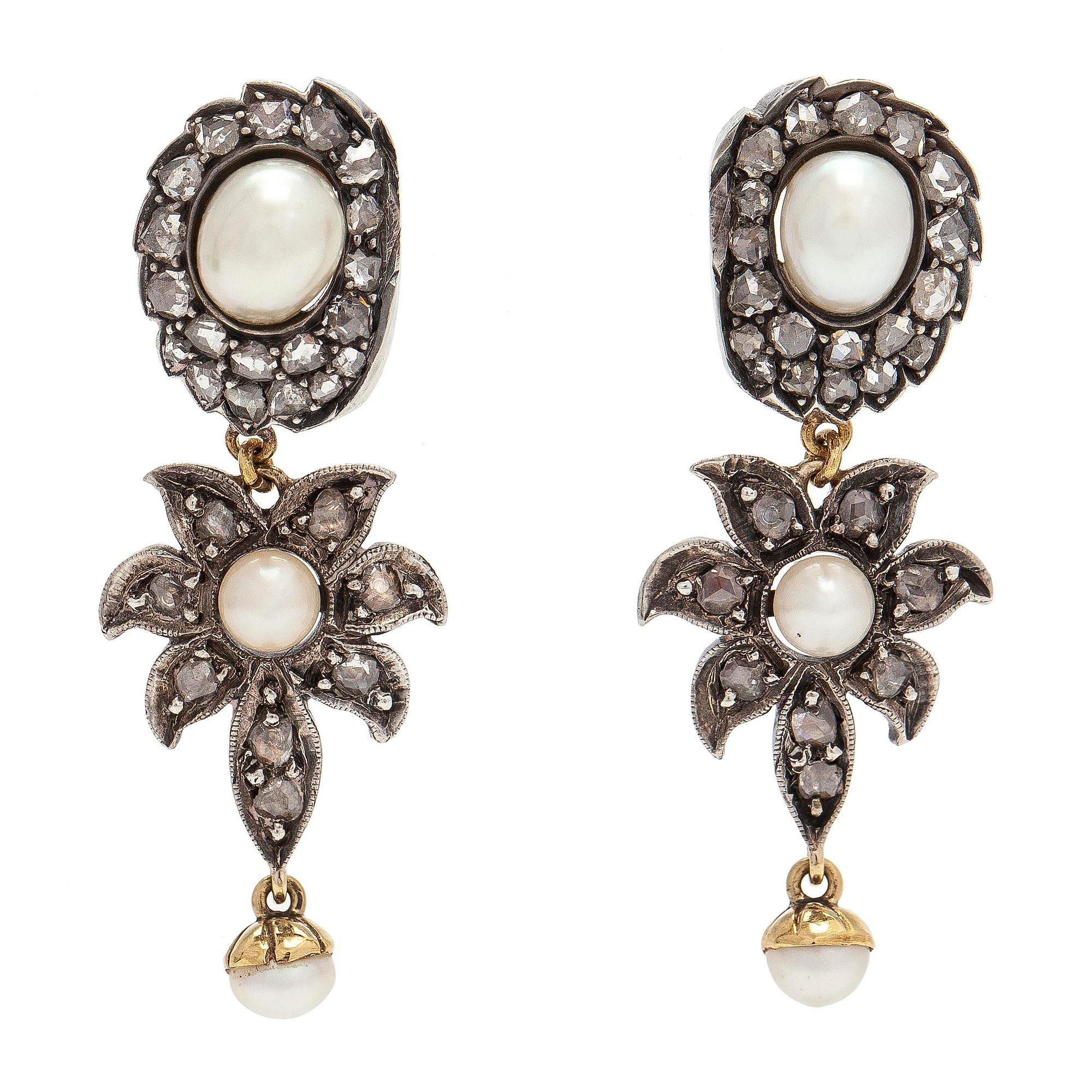 Örhängen med pärlor och rosenslipade diamanter.