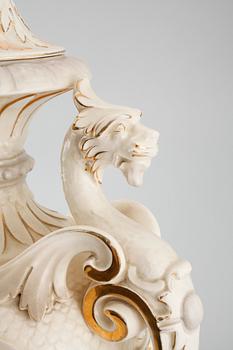 PRAKTURNA, majolika, Rörstrand, omkring sekelskiftet 1900.