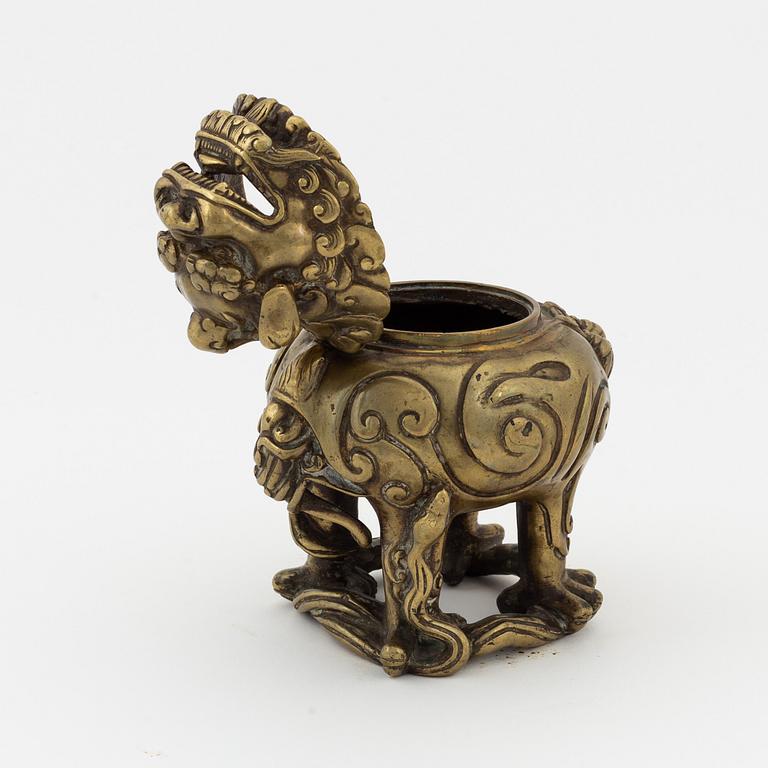 A Chinese bronze censer with cover, 20th century.