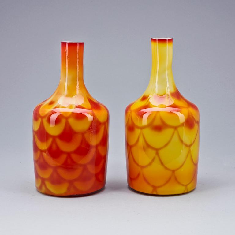 FLASKOR, ett par, glas, Elme glasbruk, 60-70-tal.