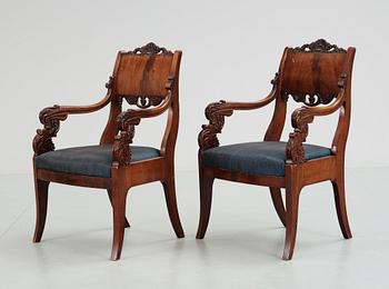 KARMSTOLAR, ett par, empire, Ryssland/Baltikum, 1800-talets första hälft.