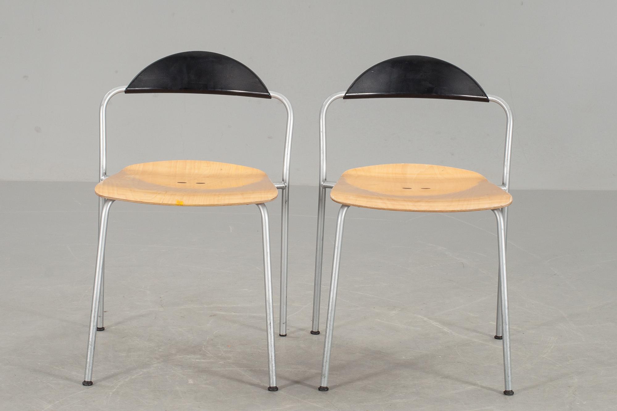 STOLAR, ett par Vico Magistretti för Fritz Hansen.
