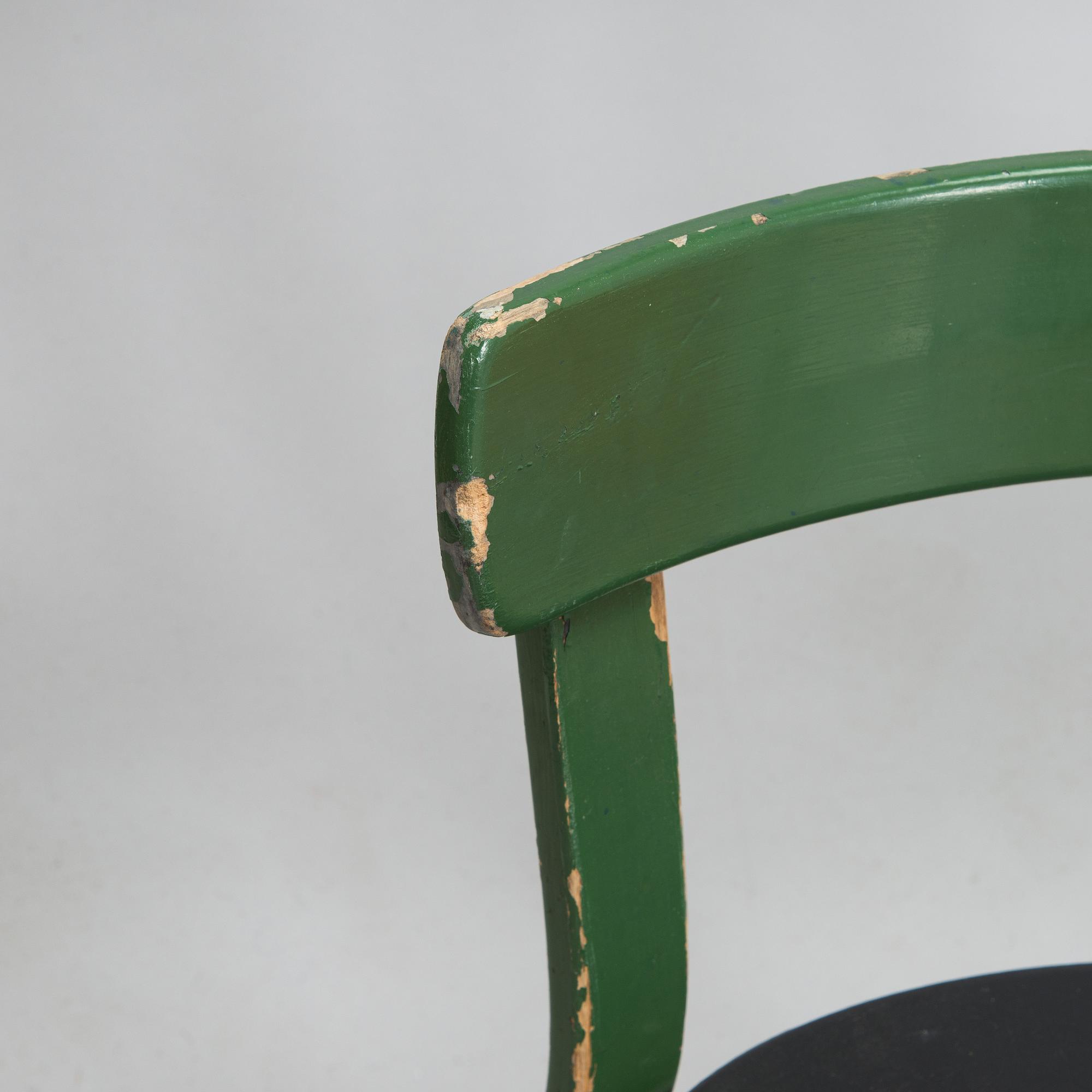 Alvar Aalto, Tuoleja, 4 kpl malli 69 ja jakkara malli 60, O.Y. Huonekalu- ja Rakennustyötehdas A.B. 1900-luvun puoliväli.