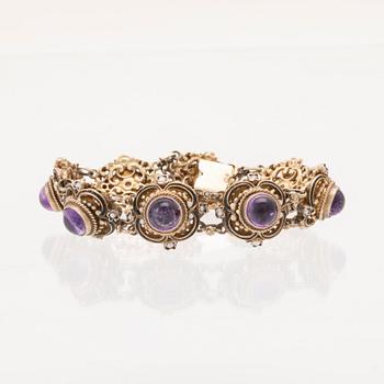 Bracelet and earrings in gilded and enamelled silver with cabochon-cut amethysts and seed pearls, circa 1900.