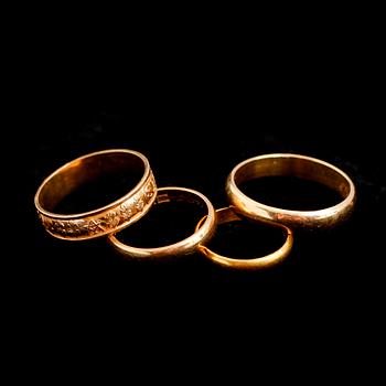 RINGAR, 4 st, 18 och 23 k guld. Vikt ca 18 k, 15 gram. 23 k, 3 gram.