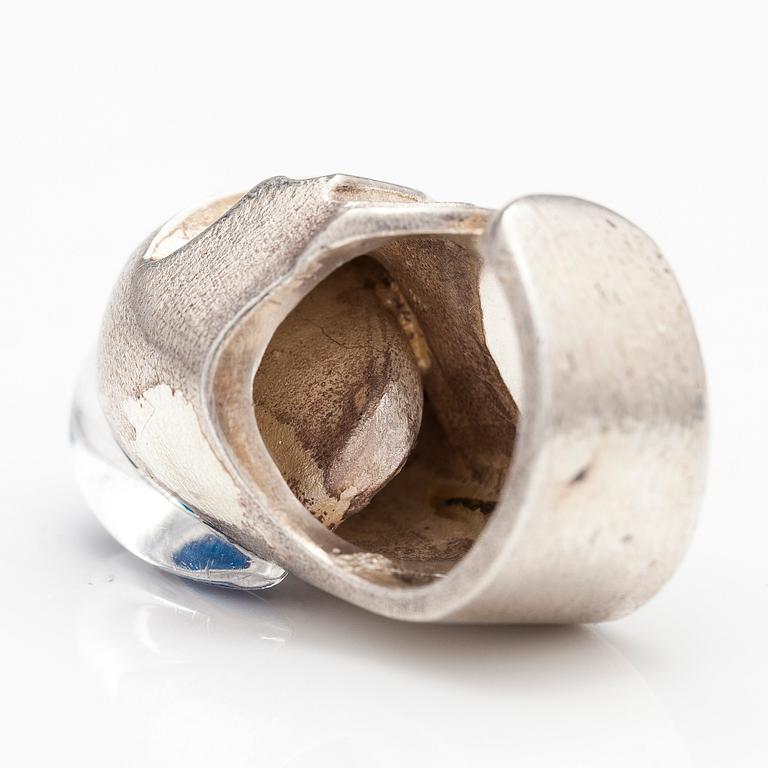 BJÖRN WECKSTRÖM, A sterling silver and acrylic ring "Jaara's helmet". Lapponia 1971.