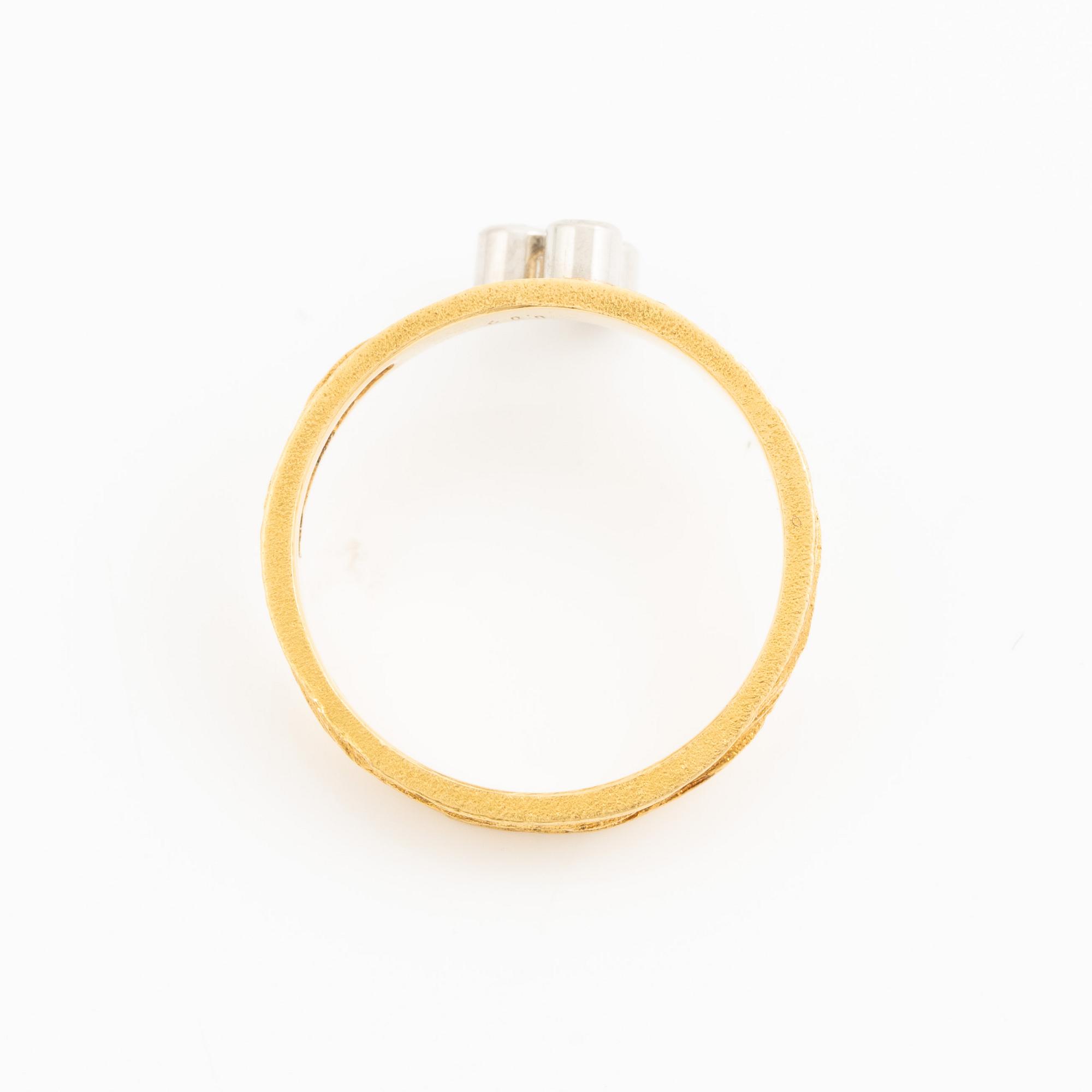 Björn Weckström, ring, 18K guld med tre runda briljantslipade diamanter, Finland 1975. För Lapponia.
