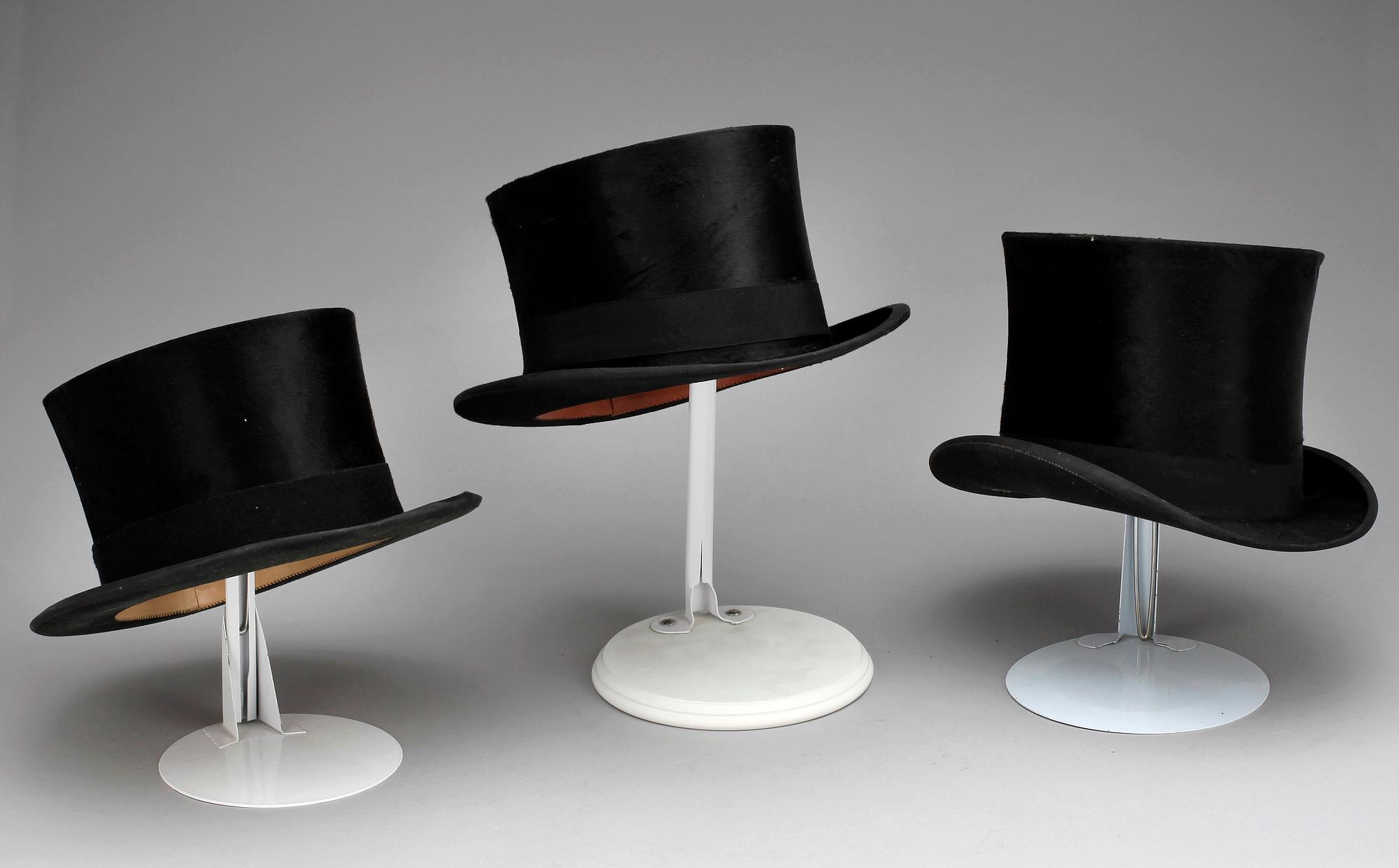 CYLINDERHATTAR, 3 st med askar, 1800/1900-tal.