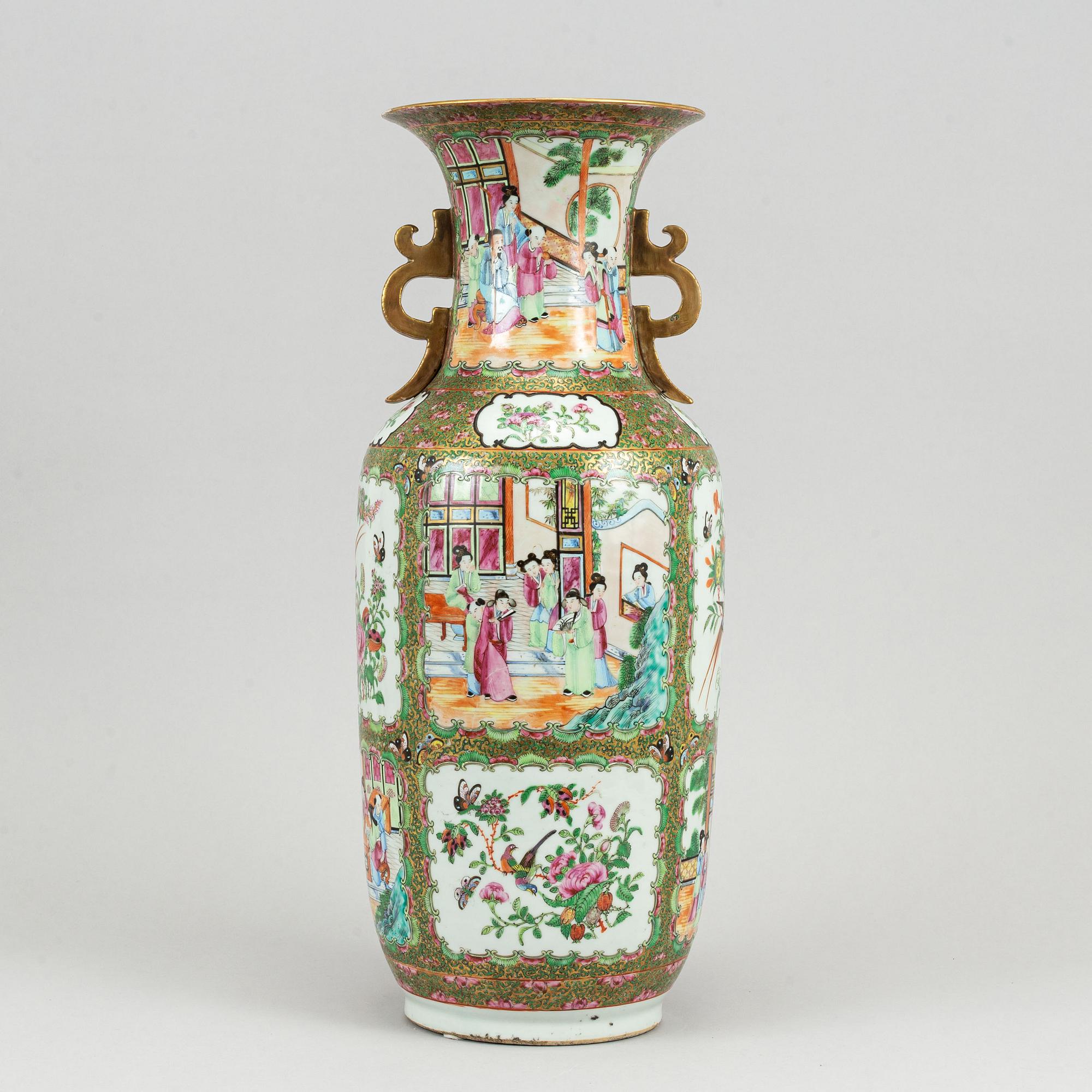 A large famille rose Canton vase, late Qing dynasty.