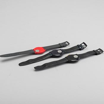 ARMBANDSUR, 3 st, samt en BOK, SWATCH.