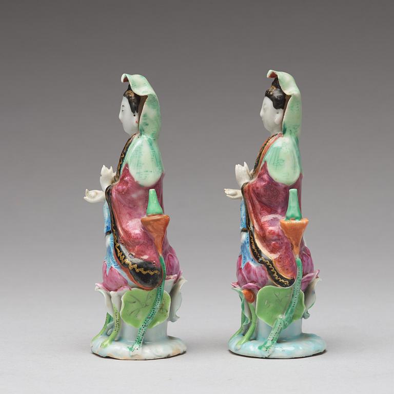 A pair of famille rose figures of Guanyin, Qing dynasty, 19th century.