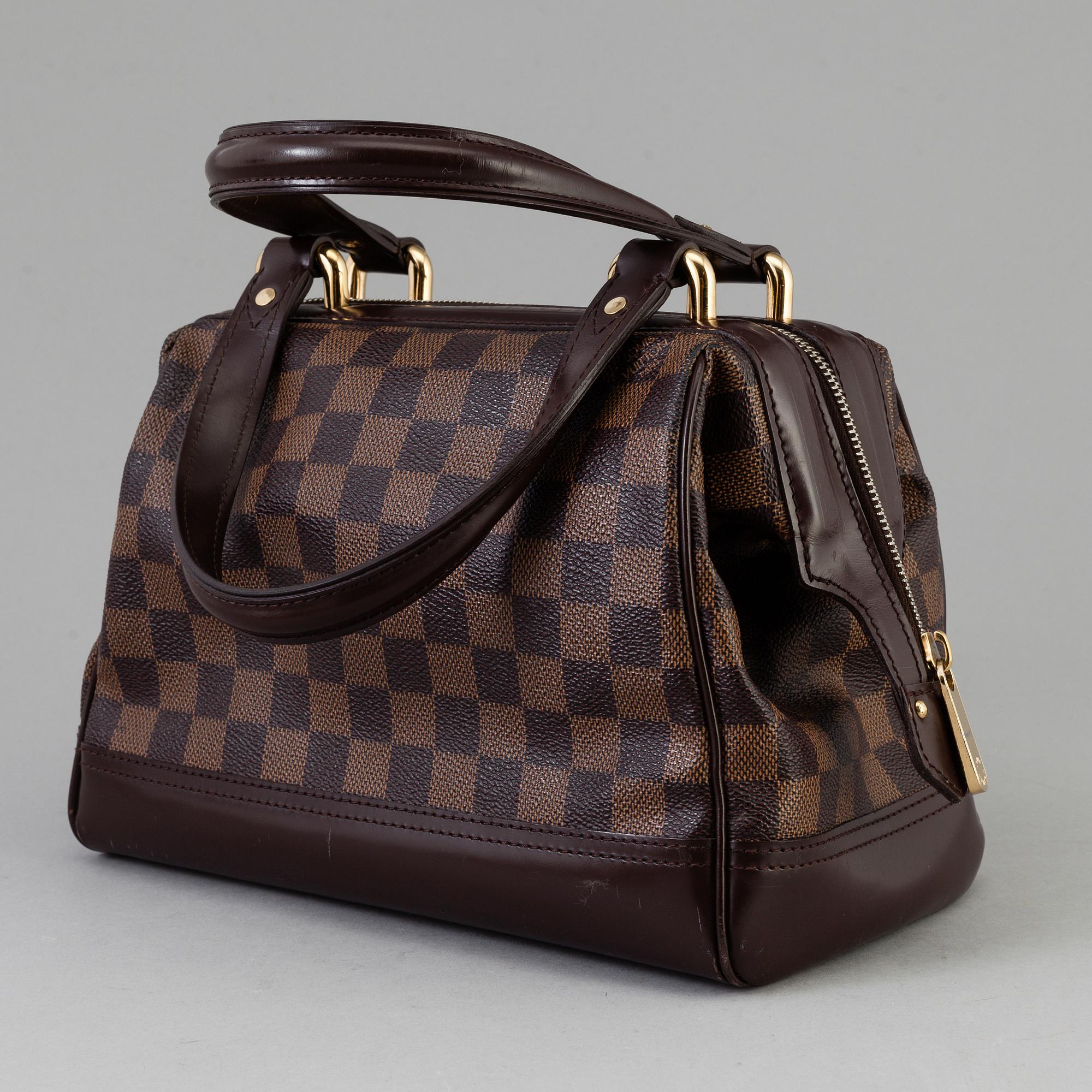 A bag by Louis Vuitton, "Knight's bridge".