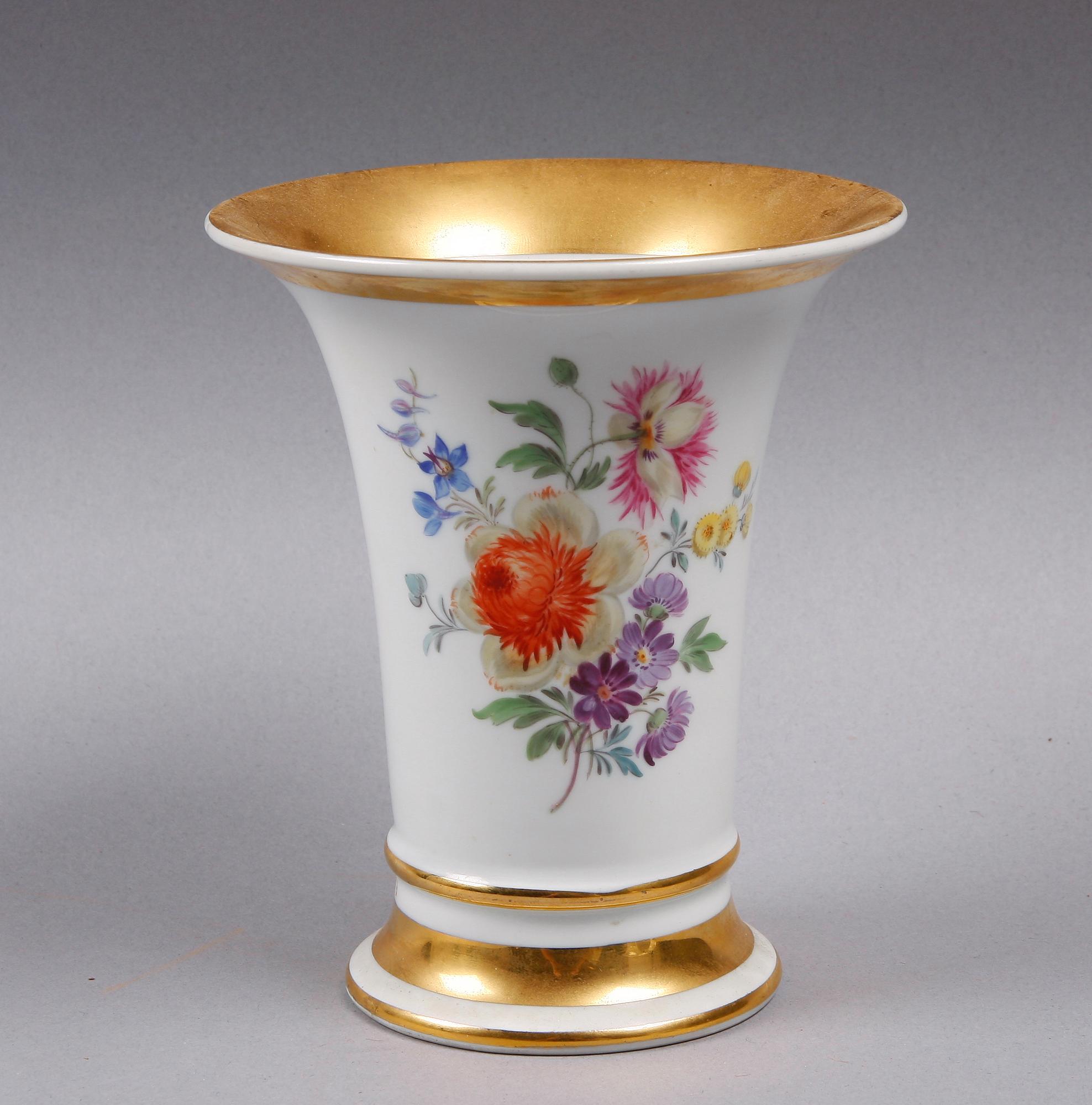VAS, porslin, Meissen. 1900-tal.