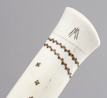 KNIVAR, 2 st, monogramsignerade MA? respektive R, 1900-tal.