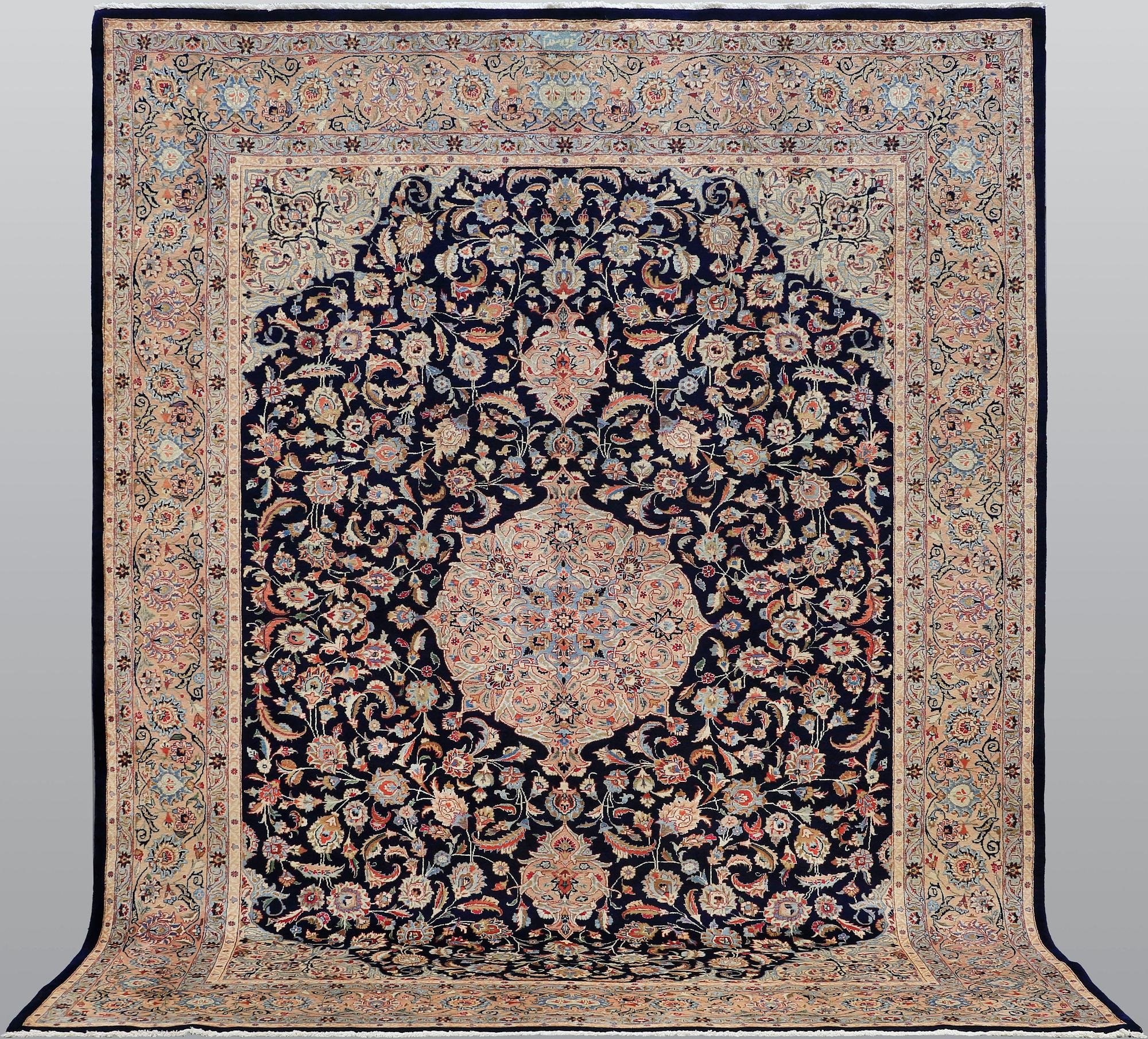 Matta, Kashmar, ca 384 x 302 cm.