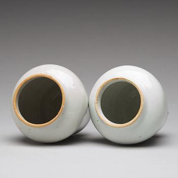 Two white glazed pots, Transiton, 17th Century.