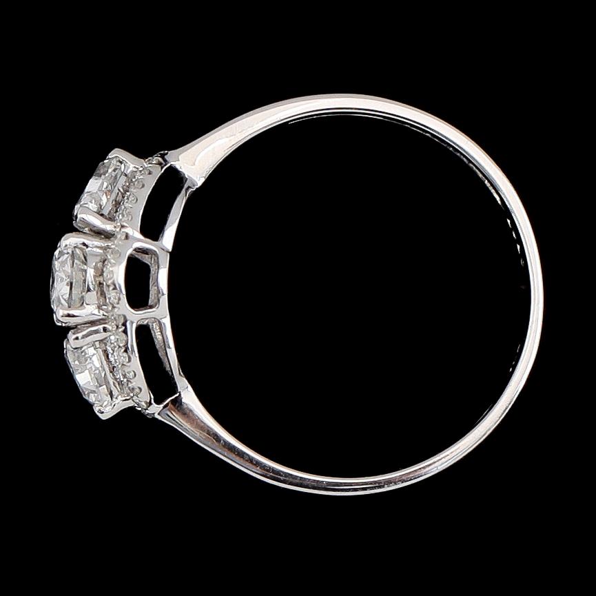 RING, 18K vitguld, diamanter tot ca 0.86 ct. Vikt ca 2 g.