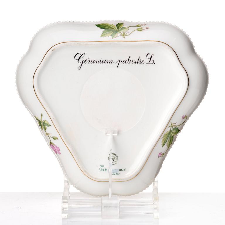 Fat, porslin. Royal Copenhagen, "Flora Danica", Danmark, 1900-tal.