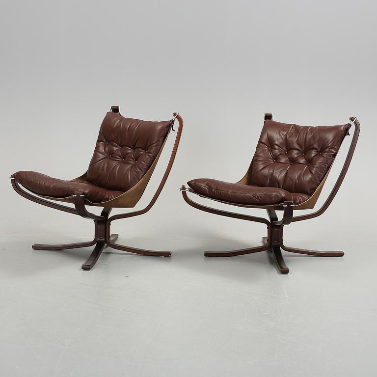 FÅTÖLJER, ett par, "The Falcon Chair", Sigurd Ressell, Vatne Möbler, Norge, 1900-talets andra hälft.