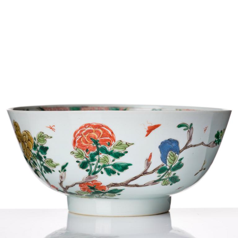 A famille verte bowl, Qing dynasty, Kangxi (1662-1722).