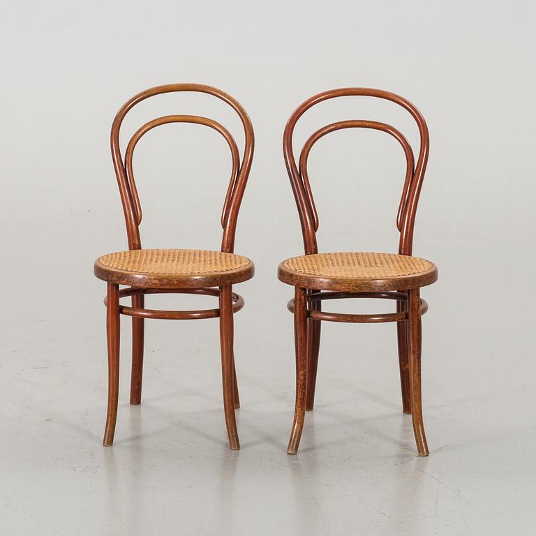 A pair of chairs, made by Thonet, around year 1900.