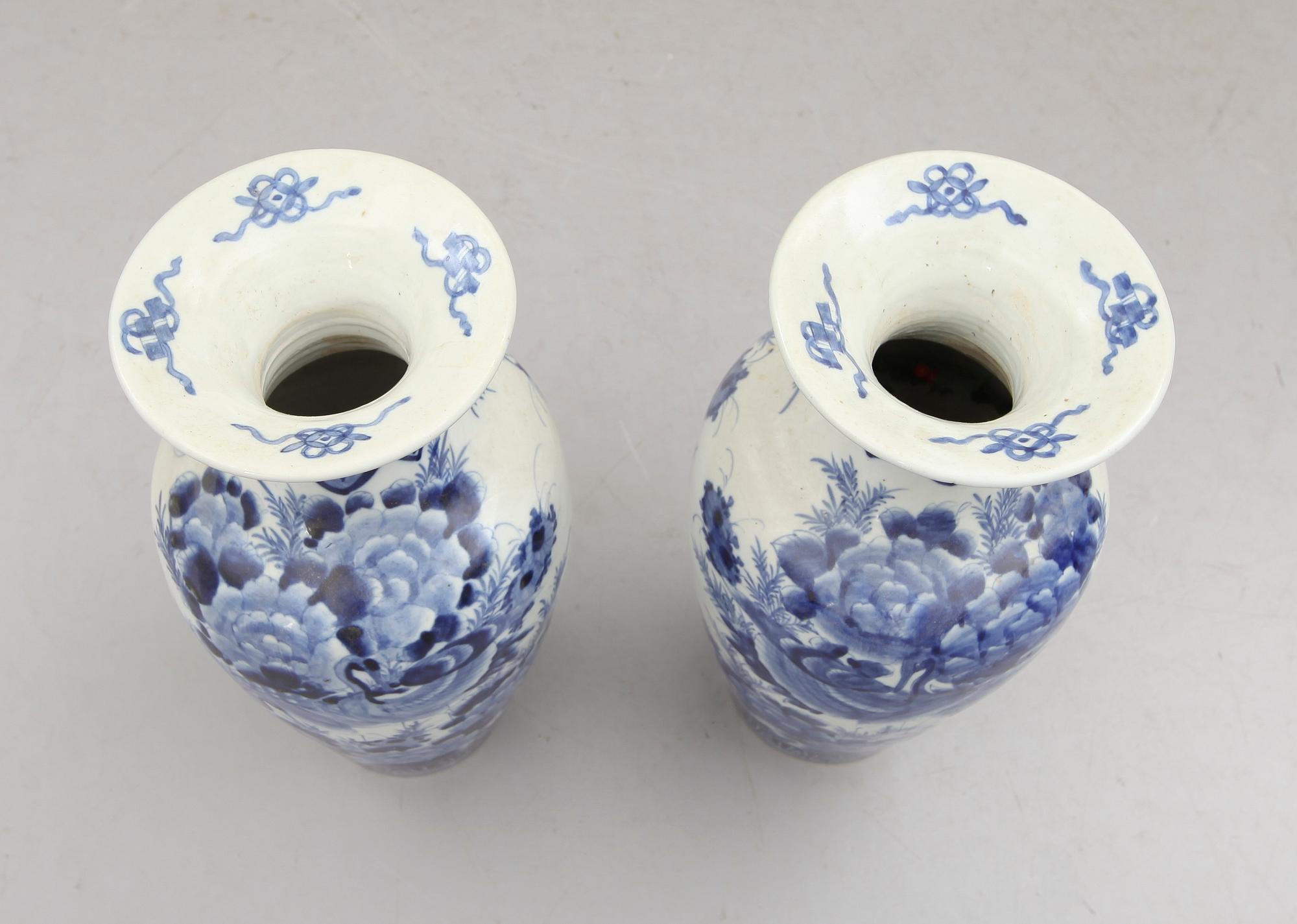 VASER, 1 par, porslin, Japan, tidigt 1900-tal.