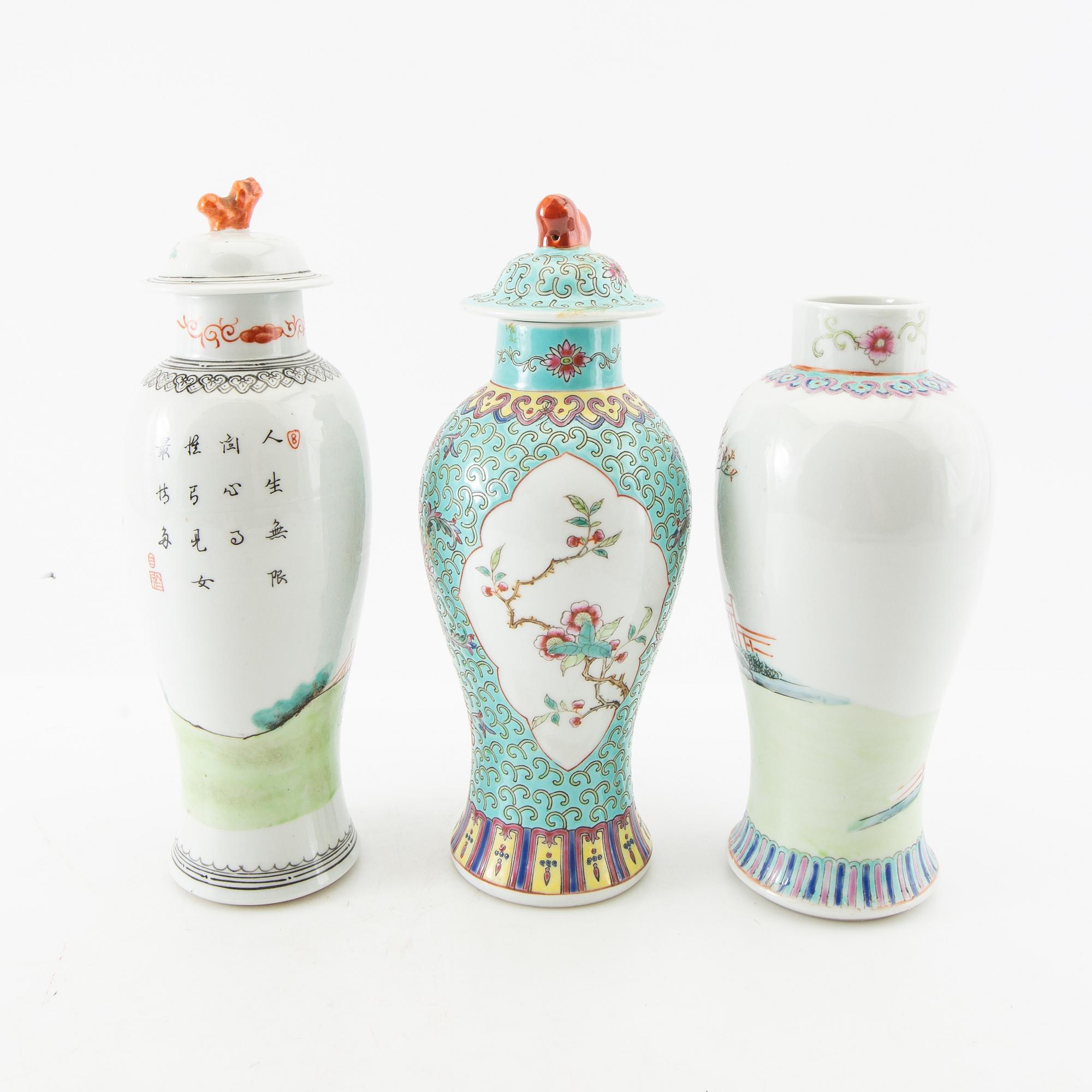 Lockurnor 3 st Kina 1900-tal porslin.