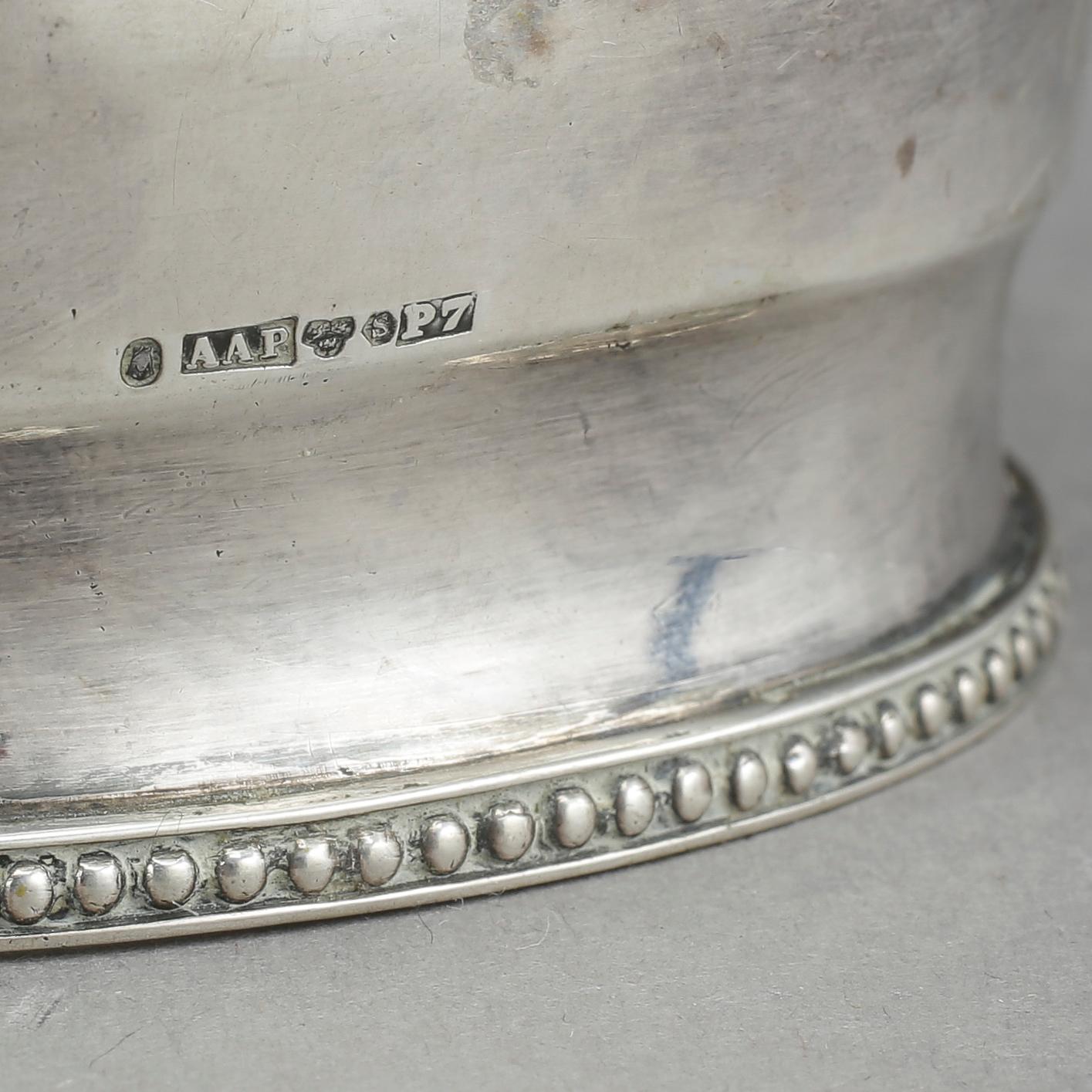 FLAKONGER, silver samt kristall, varierande mästare. 1917.