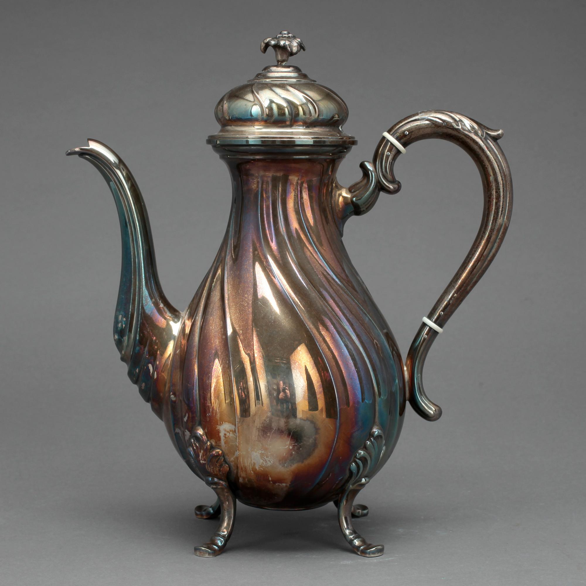 KAFFEKANNA, silver, rokokostil, David Andersen & Co, Stockholm 1935. Vikt ca 792 gram.