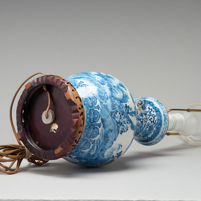 A blue and white 'three rams' vase, late Qing dynasty (1644-1912).