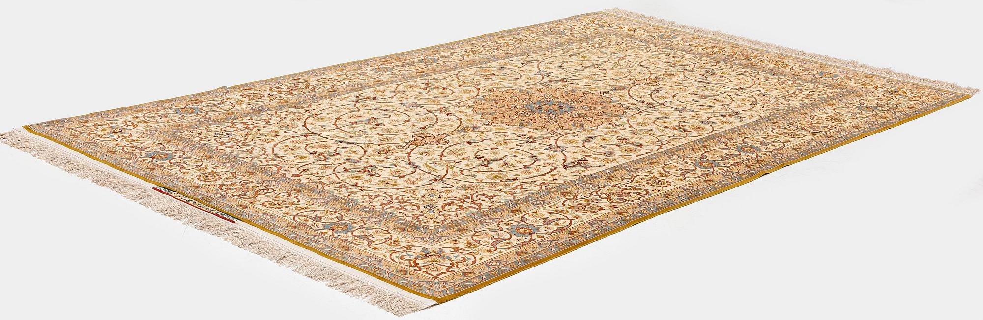 Matta, semiantik Isfahan, centrala Persien, part silk, signerad Sarraf Mamoury, ca 315 x 193 cm.