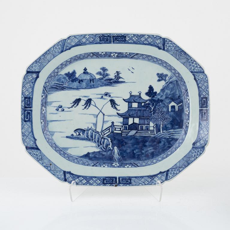 A blue and white terrine with cover and stand, Qianlong (1736-95) and two blue and white custard cups, 19th century.