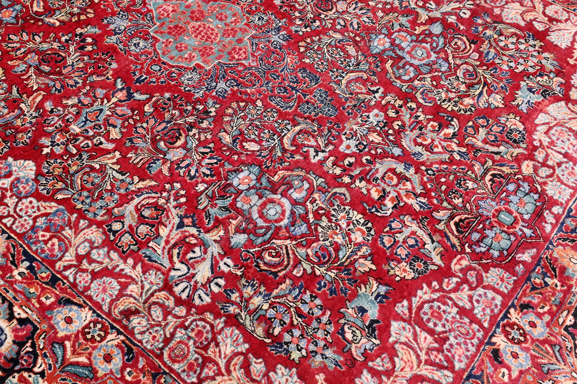 MATTA, Semiantik Sarouk, ca 358 x 270 cm.