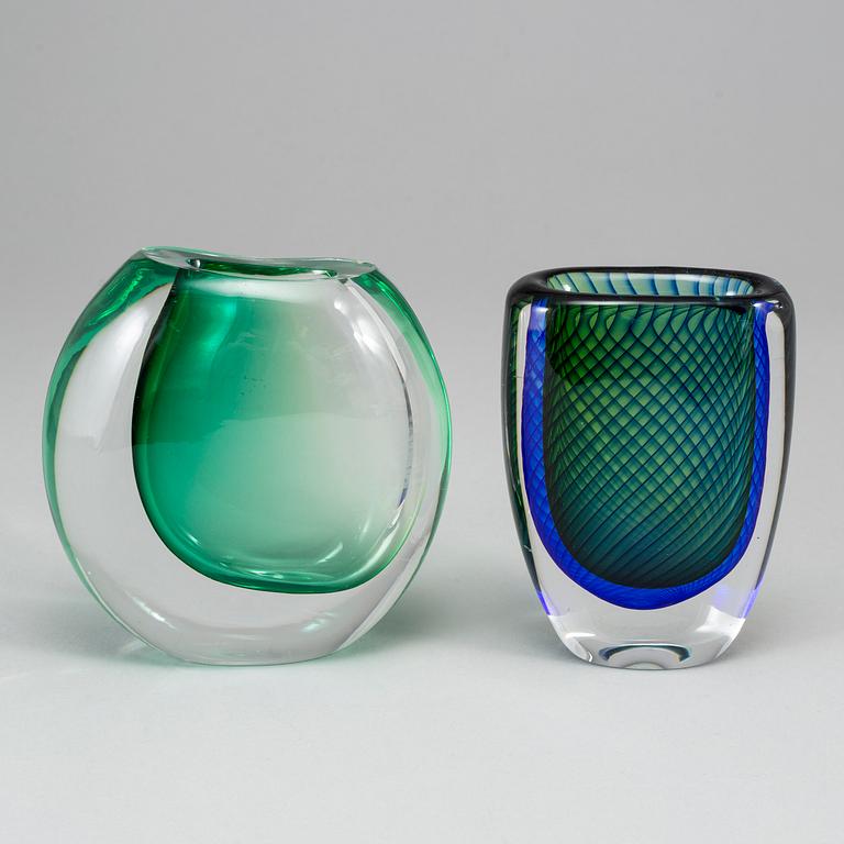 VICKE LINDSTRAND, vases, a mixed lot of four 20th century  glass vases, Kosta Boda.