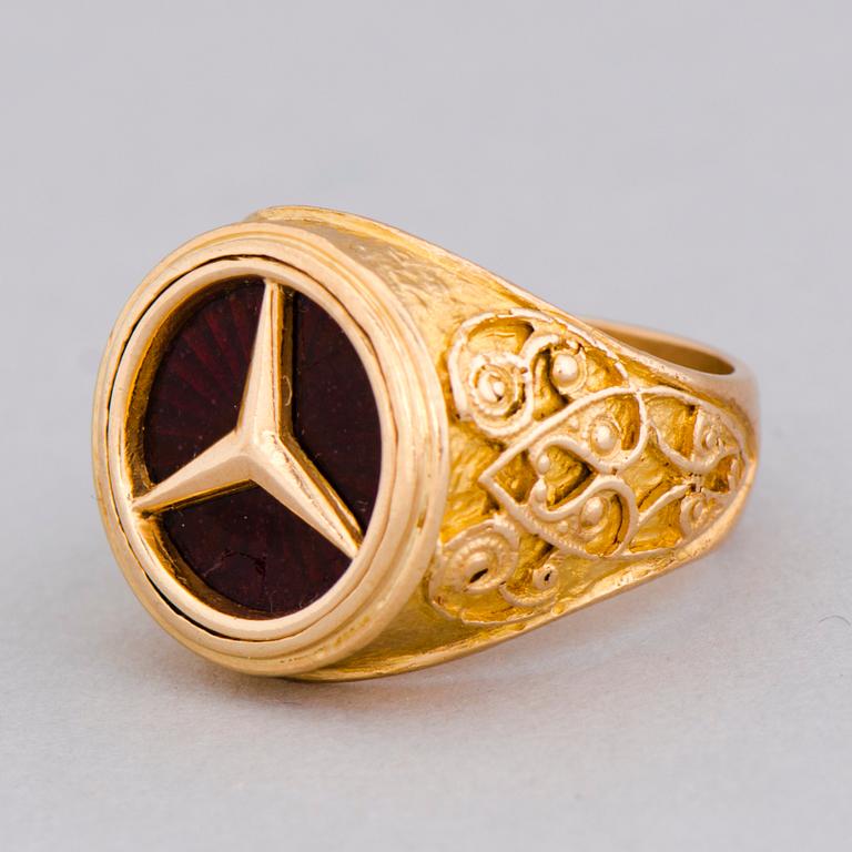 A RING, 14K gold, enamel, 'Mercedes'. Juha Tarnanen, Lahti Finland 1999.