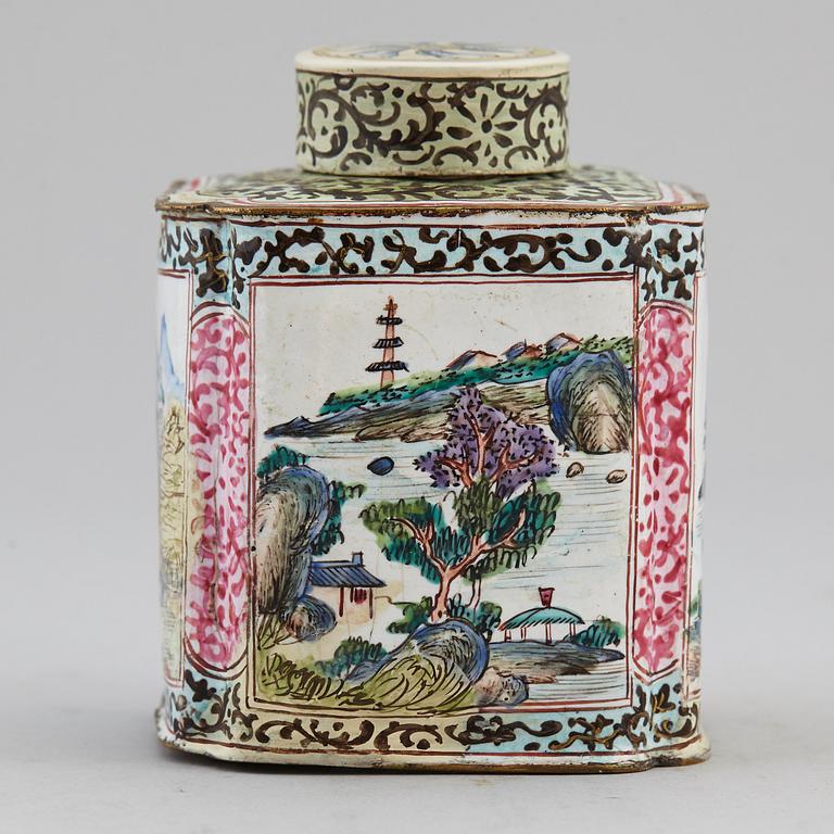 An enamelled caddy with cover and a dish, Qing dynasty, 18th century.