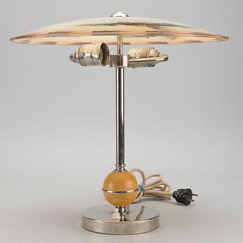 An art cedo table lamp.