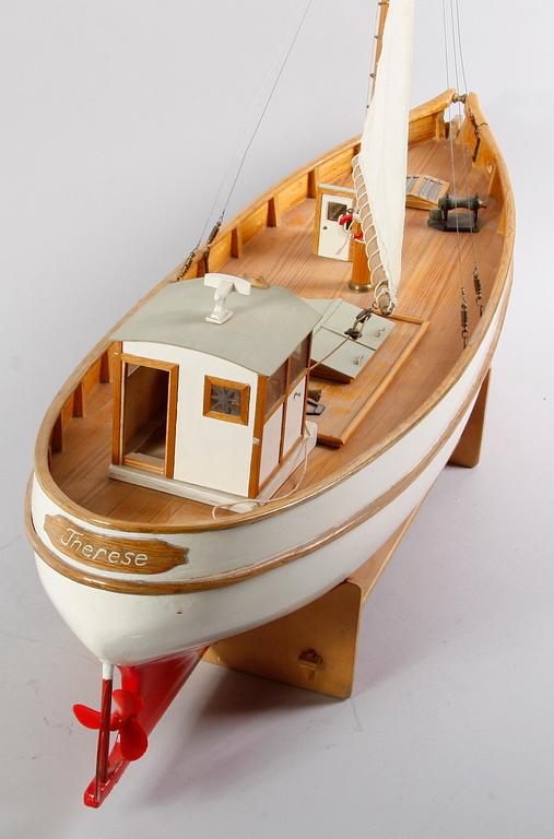 MODELLBÅT. Märkt "Therese".