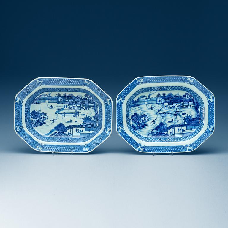 A pair of blue and white tureen stands, Qing dynasty, Qianlong (1736-95).