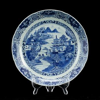 SKÅLFAT, porslin, Kina, 1700-tal.