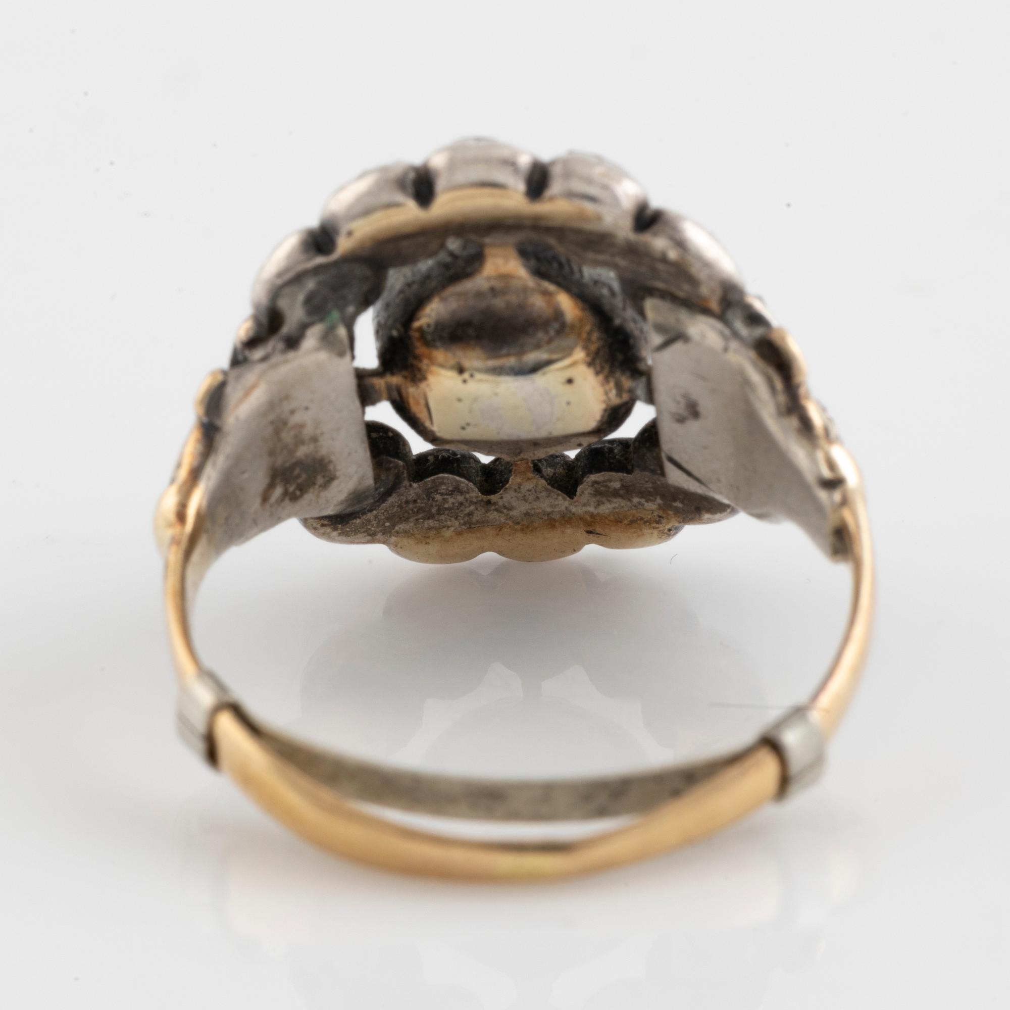 Ring med rosenslipad diamant.