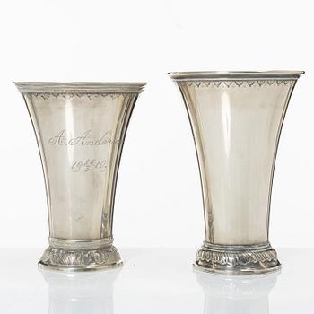 Bägare, 2 st, silver, GAB, Stockholm 1896 resp CG Hallberg, Stockholm 1930.