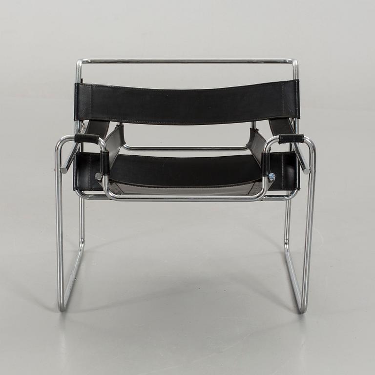 A MARCEL BREUER "WASSILY" CHAIR BY GAVINA.