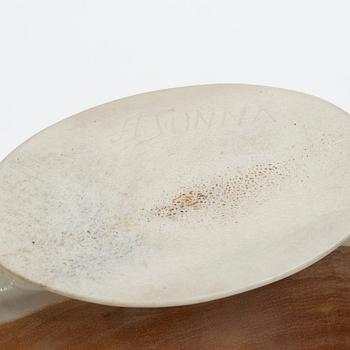 Anders Sunna, a salt bottle.