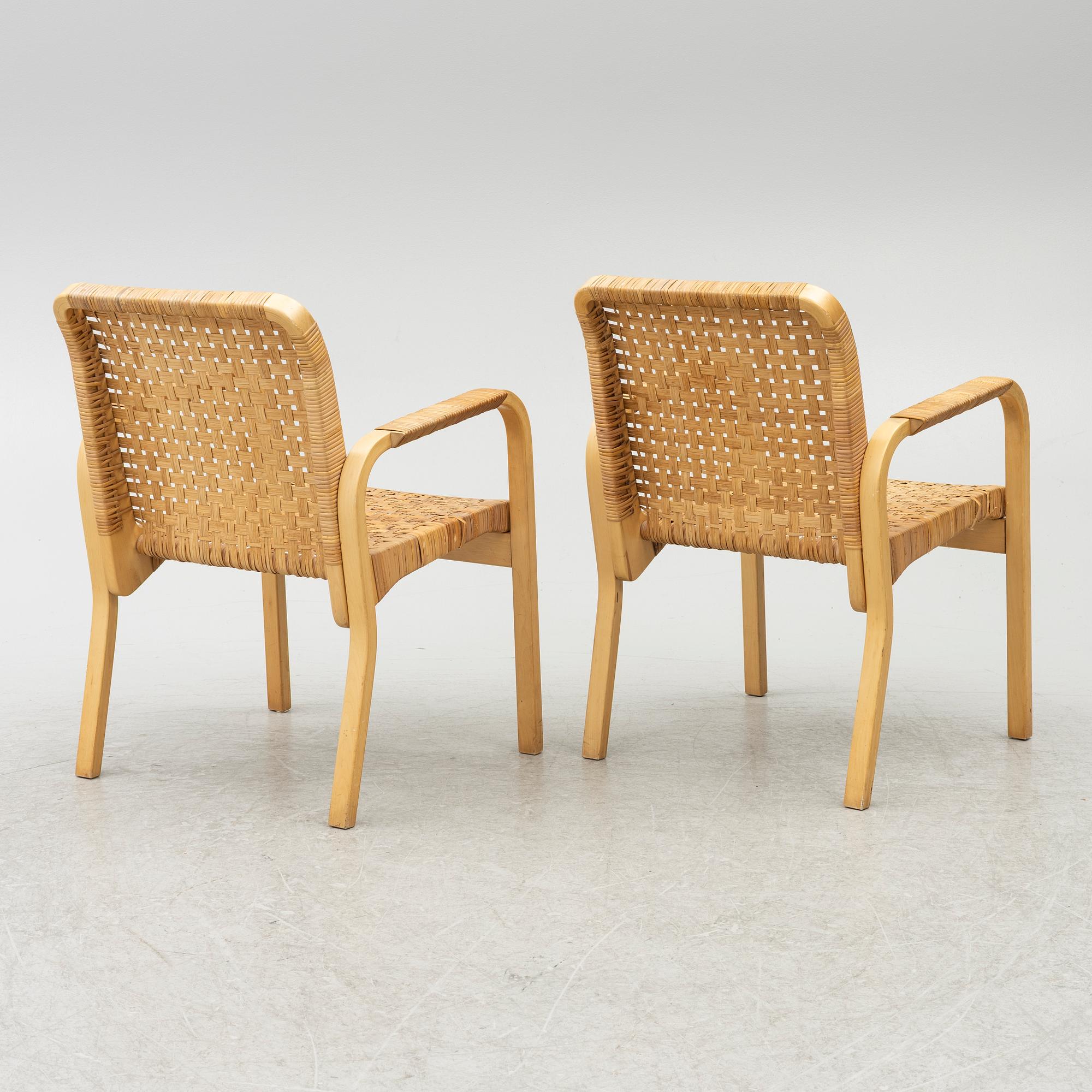 Alvar Aalto, Karmstolar, ett par, modell 45, Artek, Finland.