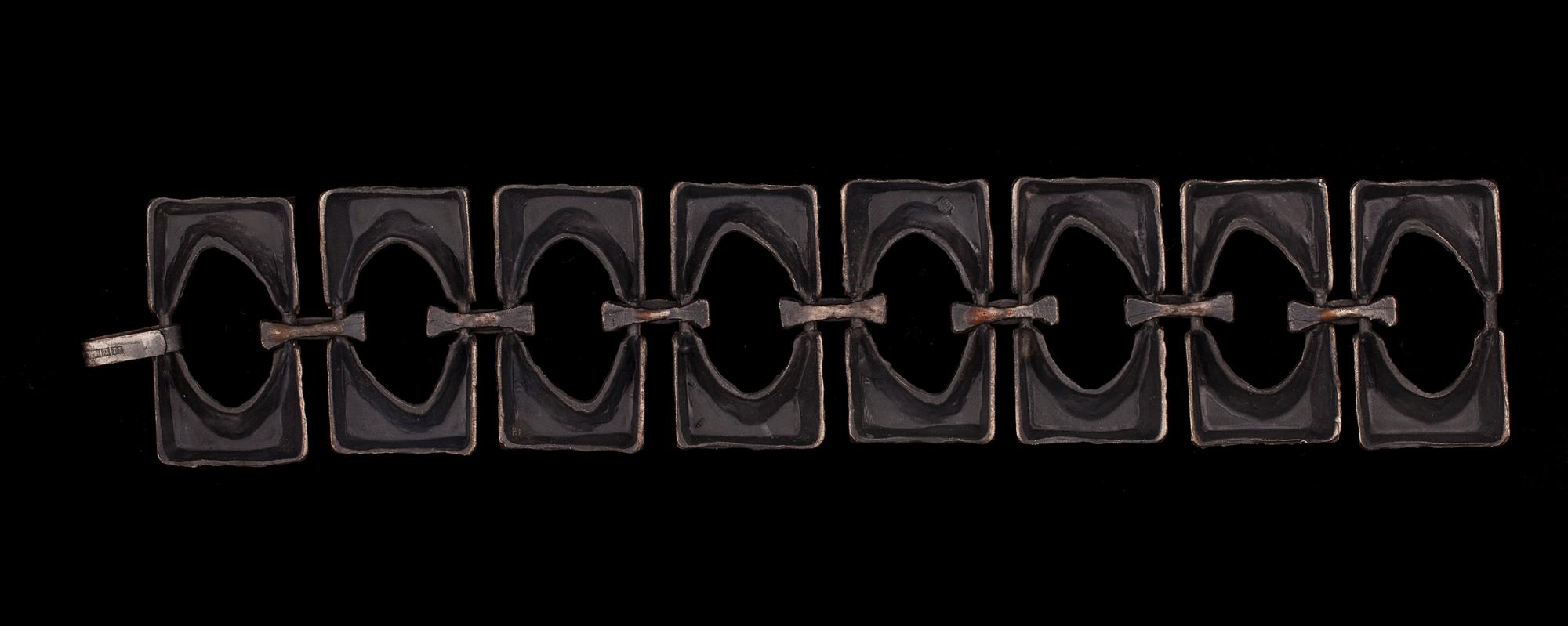 ARMBAND samt RING, sterling silver. Sten & Laine, Åbo 1972. Vikt totalt ca 72 g.