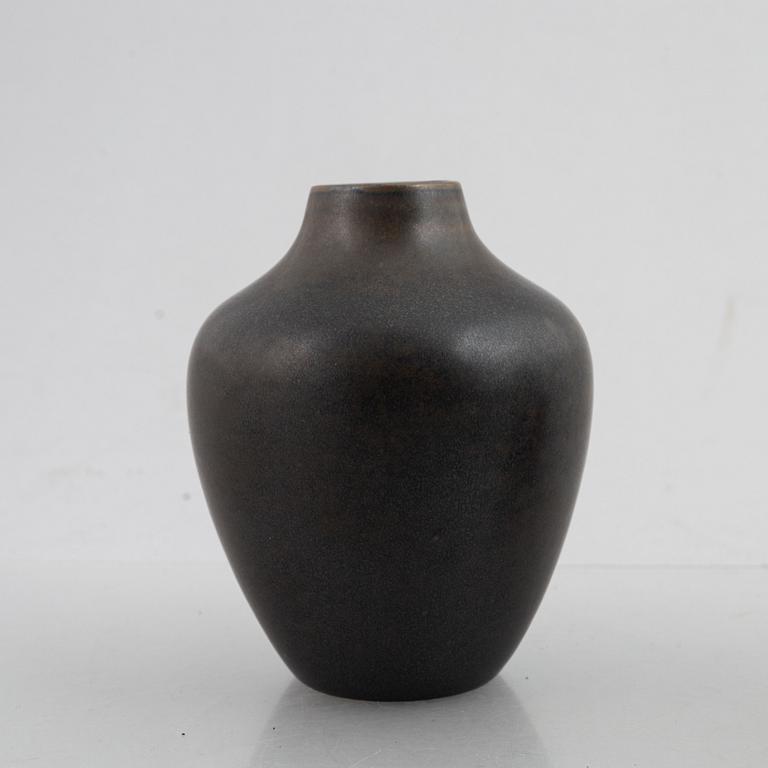 Erich & Ingrid Triller, a set of three stoneware vases, Tobo, Sweden.