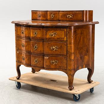 Byrå, senbarock, 1700-talets första hälft.